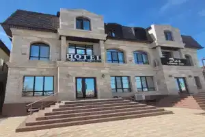 El Hotel, Aktau