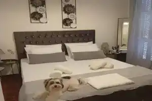 Chanel Sunshine Apartments, Kalamata