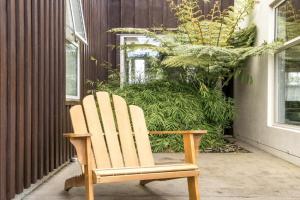 The Solitude - Comfort at its Best by Carmichael Reserve in Guest house, Tauranga