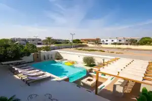 Luxurious Villa 5BHK with Pool BBQ and Full Time Housemaid Assistance - live in, Dubai