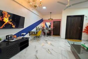 Cozy 1BHK with City View in Bandra West 401 Apartments, Mumbai