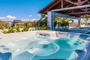 Luxury Penthouse with Jacuzzi, 2 min to Beach, Trou aux Biches