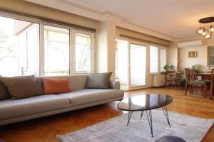 Bright Cozy Stacked Home Ideally Located n Kadikoy Apartments, Istanbul