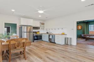 Gloria Cottage - 2 blocks to Magnolia and 3 mins to Baylor, Waco