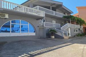 Marko Apartment, Bar