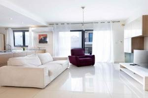 Modern & Spacious 3 Bedroom Apartment - Close to Sliema Promenade, St Julians
