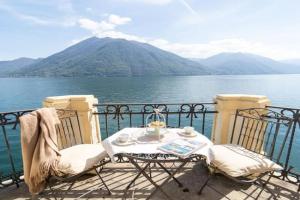 Storica Villa sul Lago di Como con darsena privata, Argegno
