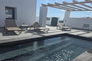Santorini Ethereal Blue Suites, Pirgos