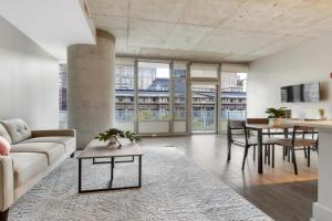 Towers at Opop 604 Spacios and Cozy 2 bd 1 b Apartments, Saint Louis