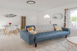 King Suite - Steps to Beach & Close to Pier Apartments, Oceanside