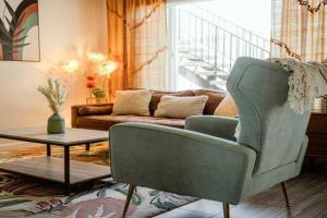 Steps to Beach & Close to Restaurants and Shops Apartments, Oceanside