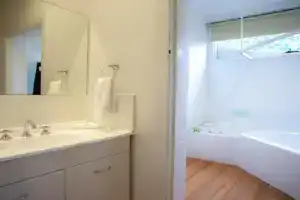 Ballarat Station Apartments Queen studio with Spa, Ballarat