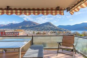 Imperial of 4 with a lake view behind the station and 10 min from the lake Apartments, Lugano