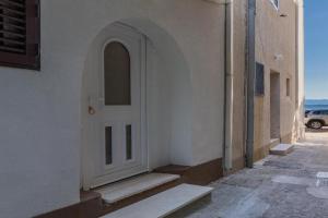 Apartments by the sea Igrane, Makarska - 23620, Drasnice