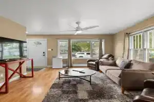 Bo's Big Green Charming Retreat Hot Tub Games Guest house, Billings