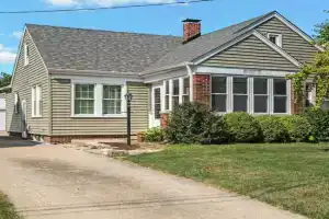 The Midcentury Cottage - Spacious 2BD with KING bed, Peoria