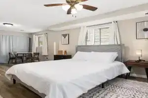 Stylish Studio Apartment with Modern Touches, Peoria