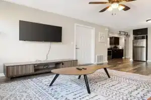 Urban 1BD moments away from DT Apartments, Peoria
