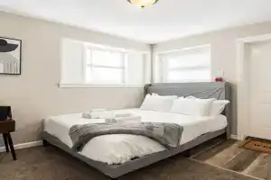 the susan - a cozy, comfy 1bd suite Apartments, Peoria