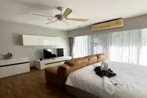 Shic condo studiya s basseynom Apartments, Karon