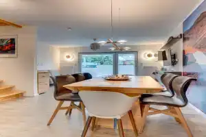 Köln-Pulheim Saphier Haus I15 min Köln Messe Lanxess I 180m2 über 4 Level I Komfort I P I Palmengarten I Babybett Guest house, Pulheim