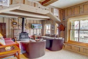 Walking Distance from Downtown, Pet Friendly Home, Comfortable, Cozy, Base Guest house, Park City