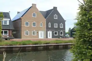Wonderful house on water with 5 bedrooms and bathrooms, Stavoren