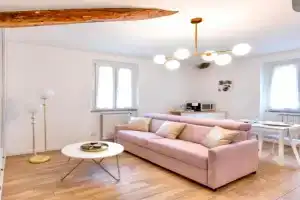 Lora flowers Suite, free parking,self check in, 5 Apartments, Como
