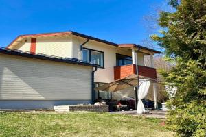 Cozy Holiday Home with Outside Jacuzzi and Sauna, Espoo