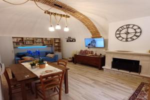 La Dimora nell'Arco M G - Affitti Brevi Italia Guest house, L'Aquila