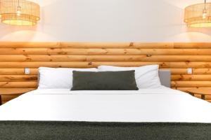 #1 - Luxurious 2Bds - Self Check in - Plateau - St-Denis - AC - TV Apartments, Laval