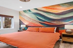 Summer at The Golden Goose including King Bed, Parking, Security and Laundry Apartments, Evansville