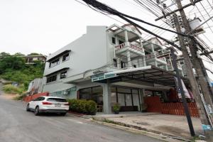 Tri's Miracle Apartment, Kata