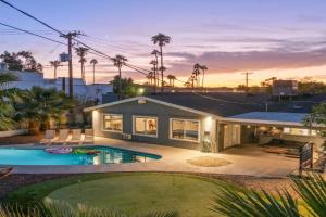 4 Br Retreat Pool Putt Putt Pool Table Grill Guest house, Scottsdale