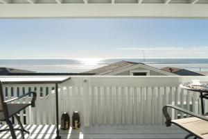 Beachfront Bliss | Shining Sea Condo on The Strand w/ Ocean Views Guest house, Oceanside