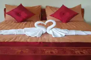 โรงแรมเรือนขุมทรัพย์ Hotel, Sara Buri