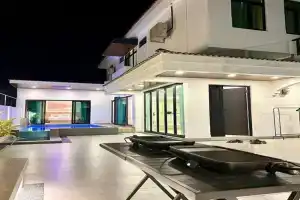 Swimming Pool Homestay, Kuah