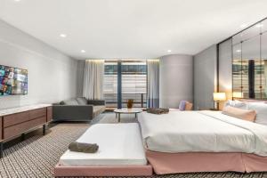 Luxury King Suite W City view at SLS Brickell Apartments, Miami