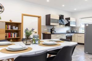 Rheinland Apartments - Stilvolle, moderne Unterkunft mit kostenfreiem WLAN und Parkplatz, Andernach