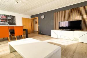 Sonnenschein 0L mit Terrasse und Garten Apartments, Friedrichshafen