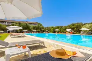 Kosmas Apartments, Roda