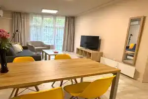 Eleganten apartament v super tsentra na grada s izgled km park, vzmozhnost za bezplatno parkirane, Kazanlak