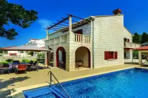 Five-Bedroom Holiday Home,Pool,Barbecue, Orasac