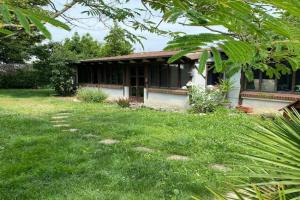 La cabane au fond du jardin Apartments, Orleans