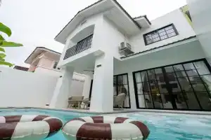 House 158 Pool Villa 4BR Near Beach, Patong
