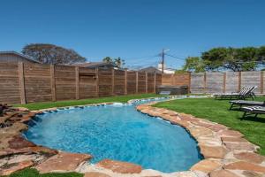 Oceanfront Retreat 2 Homes for 29-Guests, Corpus Christi