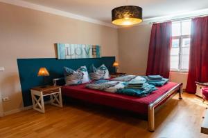 AAB Apartment 80qm mit 2 Schlafzimmern, Self-Check-in mit Wlan und gratis Parkplatz am Haus, Bad Kissingen
