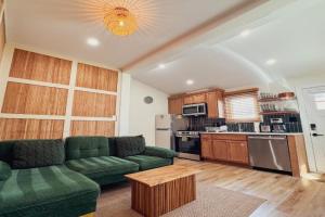 Stylish 2 BR 1 BA Apartment - Steps to the Ocean - Hidden Gem, Wildwood