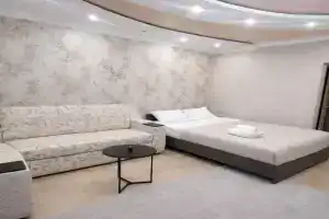 2 Tsentr 2-h komn kv na 1-6 gostey s 2mya krovatyami i raskladnym divanom, s 2mya sanuzlami Apartments, Astana