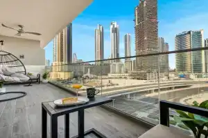 Chic 2BR near Mall & Burj l Canal & City view I 5 pax Apartments, Dubai